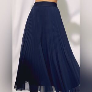 ARITZIA Wilfred Twirl Skirt in Navy Sky Captain size M